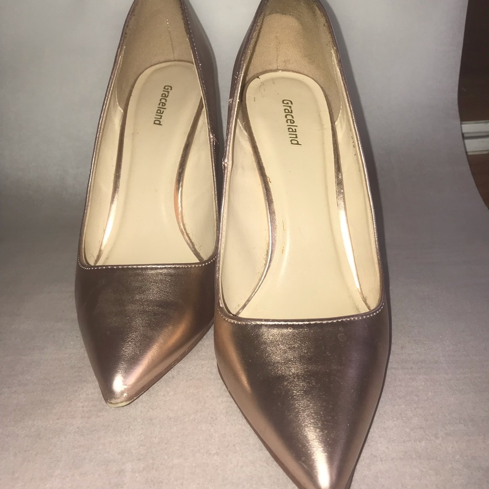 Shiny metalic Light pink heels